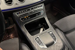 Valkoinen Mercedes-Benz E 2021 kuva 21.