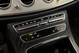 Valkoinen Mercedes-Benz E 2021 kuva 22.