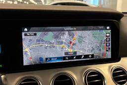 Valkoinen Mercedes-Benz E 2021 kuva 24.