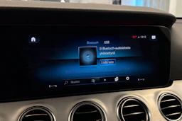 Valkoinen Mercedes-Benz E 2021 kuva 25.