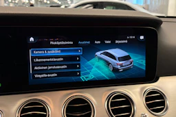 Valkoinen Mercedes-Benz E 2021 kuva 27.