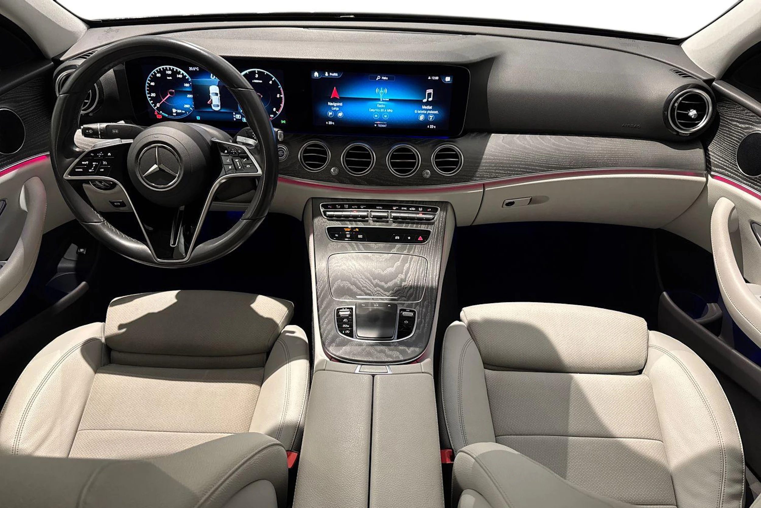 musta Mercedes-Benz E 2021 kuva 7.