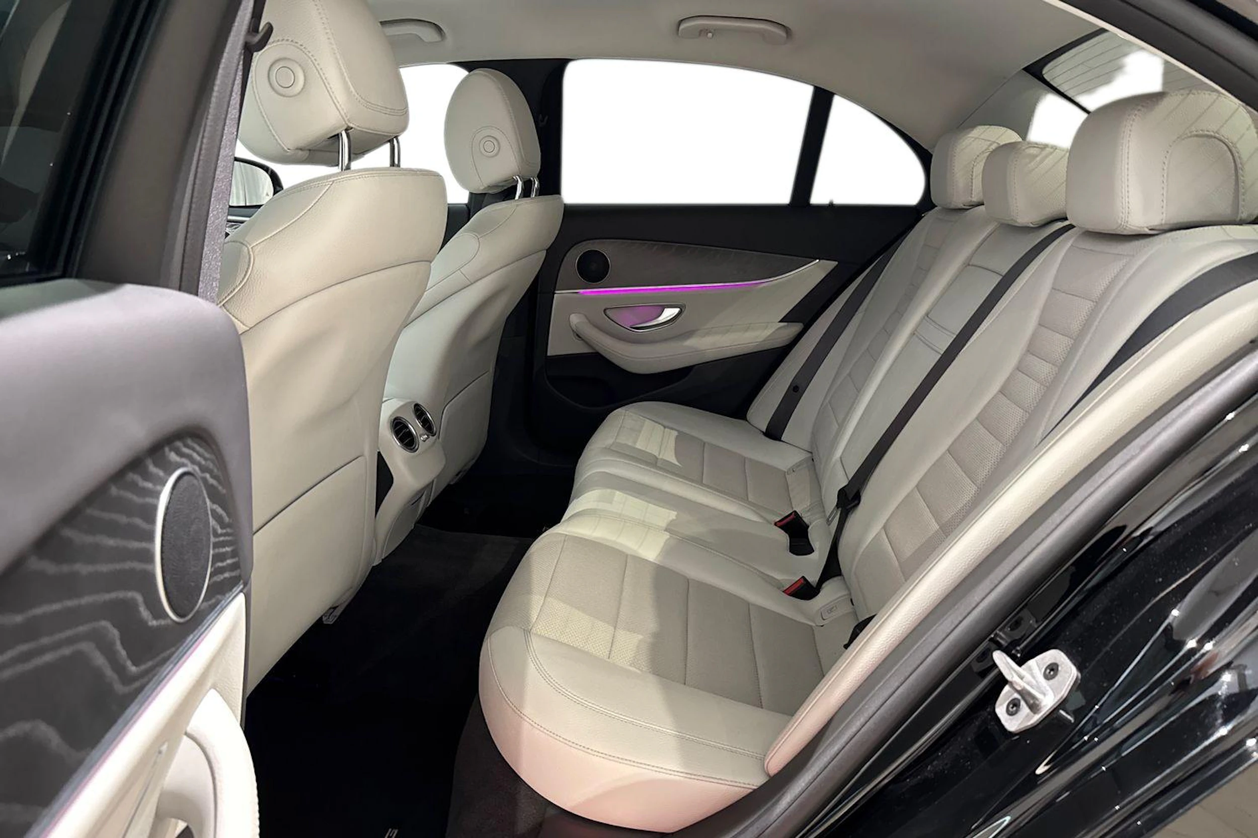 musta Mercedes-Benz E 2021 kuva 8.
