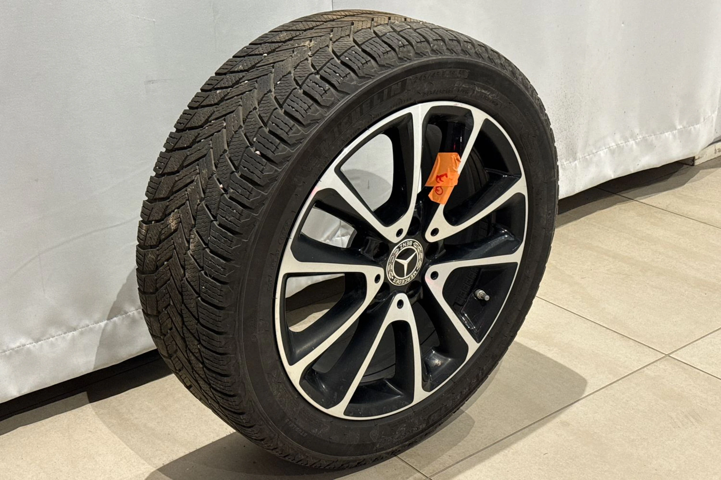musta Mercedes-Benz E 2021 kuva 11.