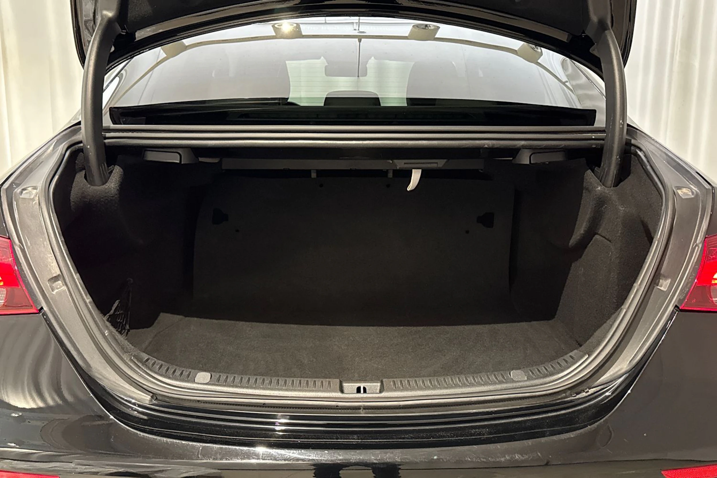 musta Mercedes-Benz E 2021 kuva 12.