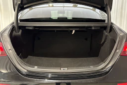 musta Mercedes-Benz E 2021 kuva 12.