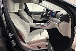 musta Mercedes-Benz E 2021 kuva 13.