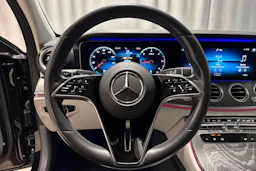 musta Mercedes-Benz E 2021 kuva 14.