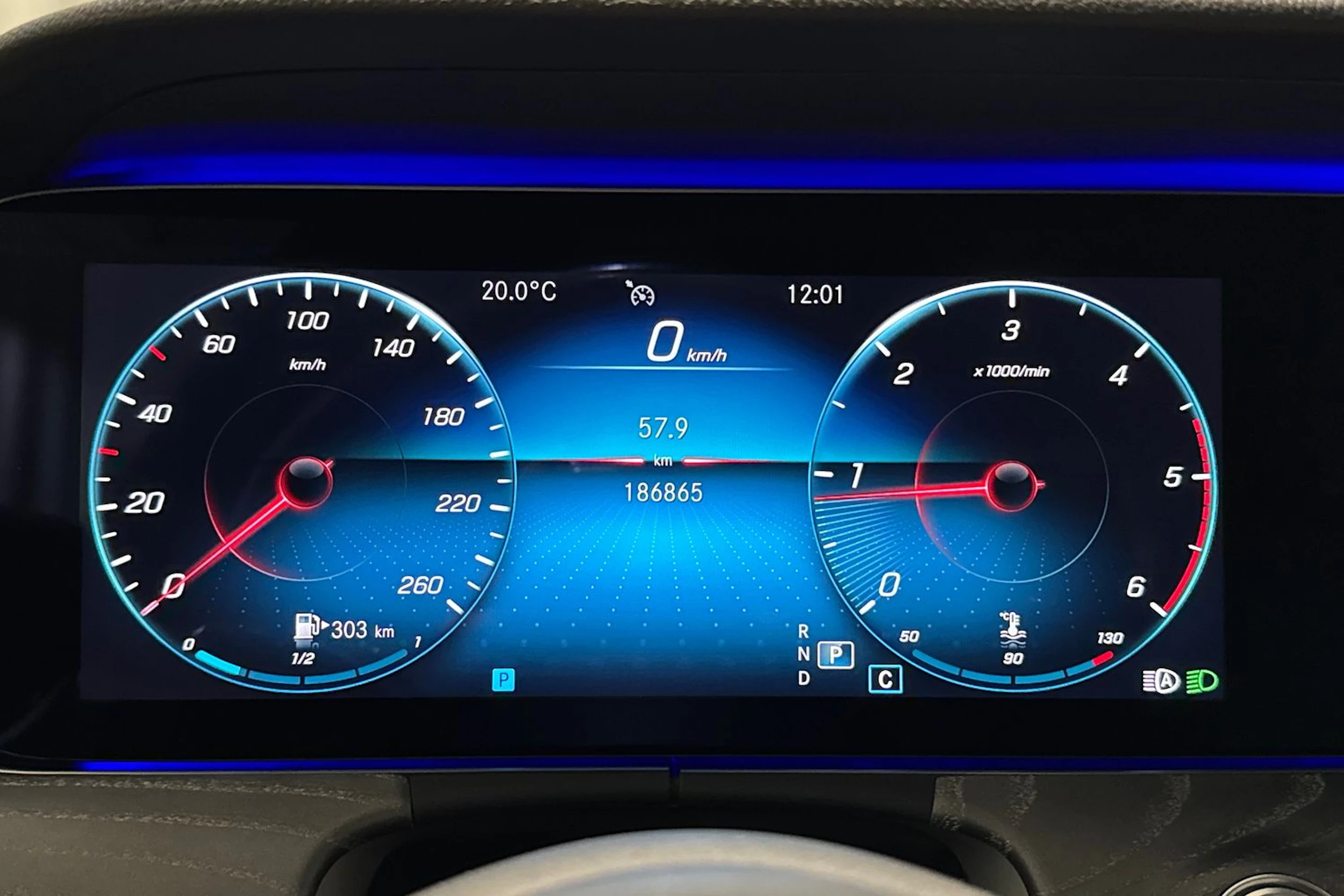 musta Mercedes-Benz E 2021 kuva 15.