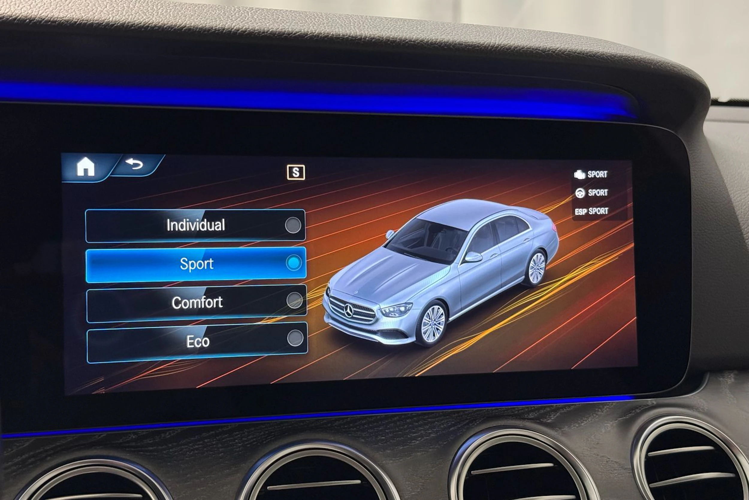 musta Mercedes-Benz E 2021 kuva 23.