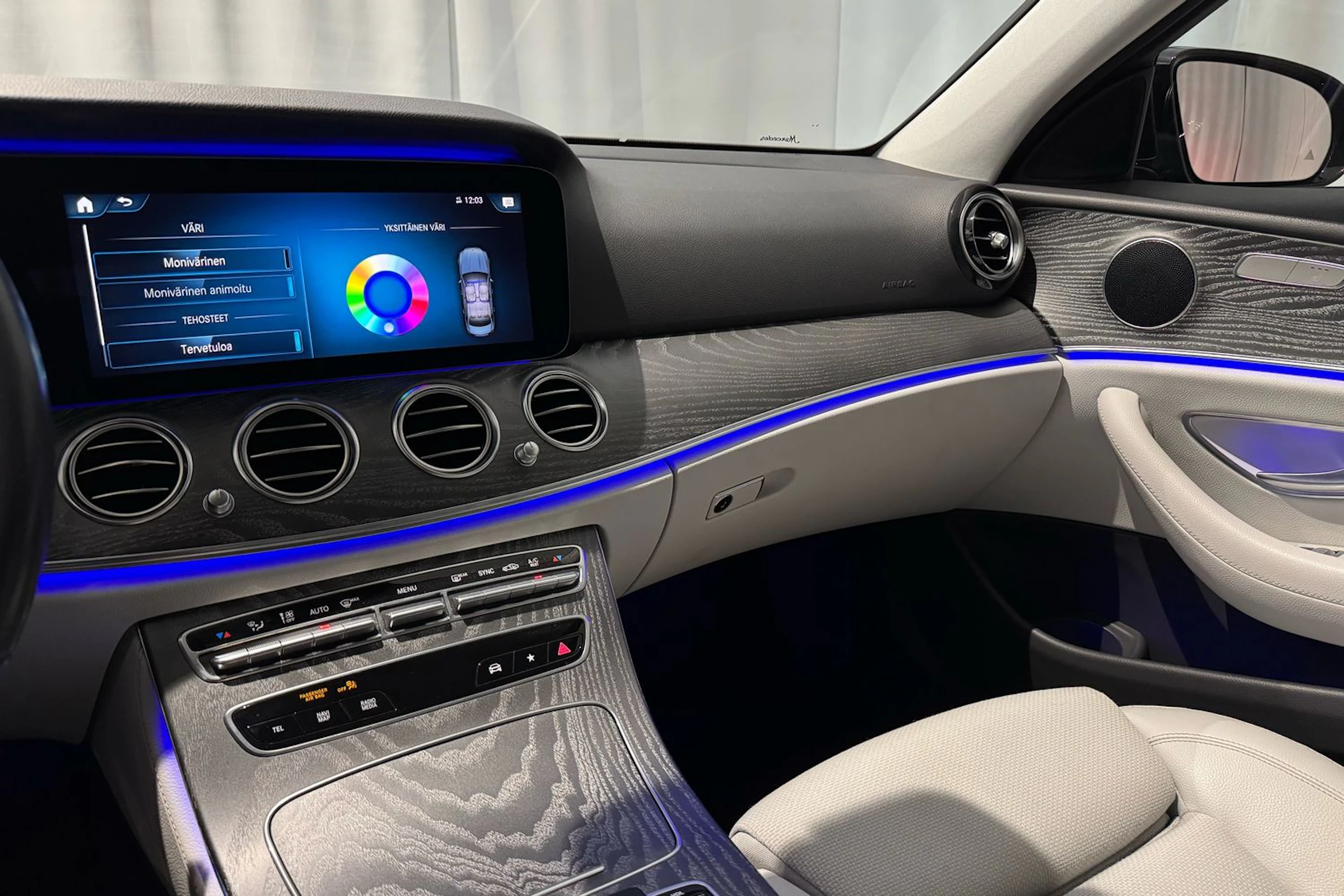 musta Mercedes-Benz E 2021 kuva 24.