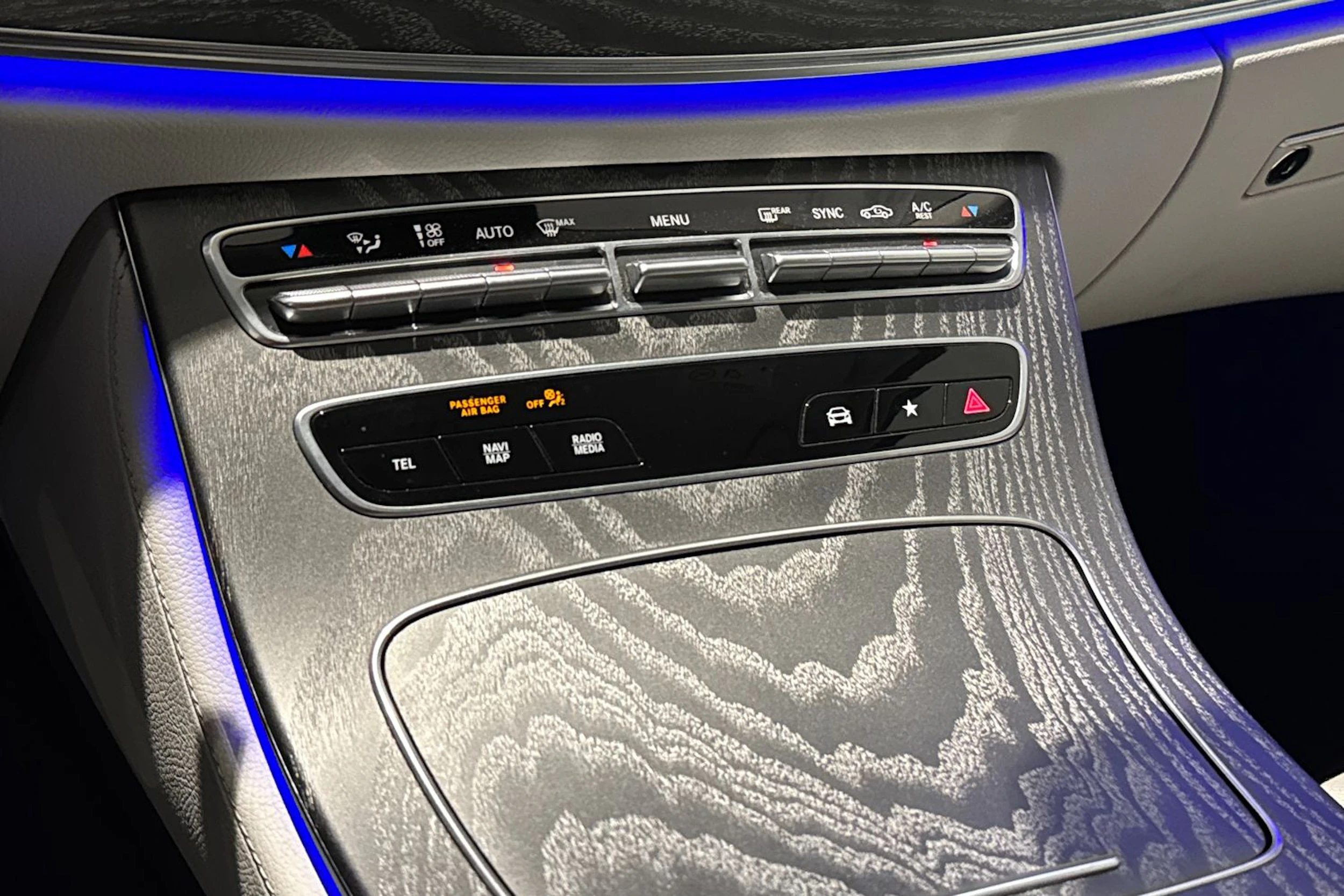 musta Mercedes-Benz E 2021 kuva 25.