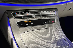 musta Mercedes-Benz E 2021 kuva 25.