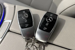 musta Mercedes-Benz E 2021 kuva 28.