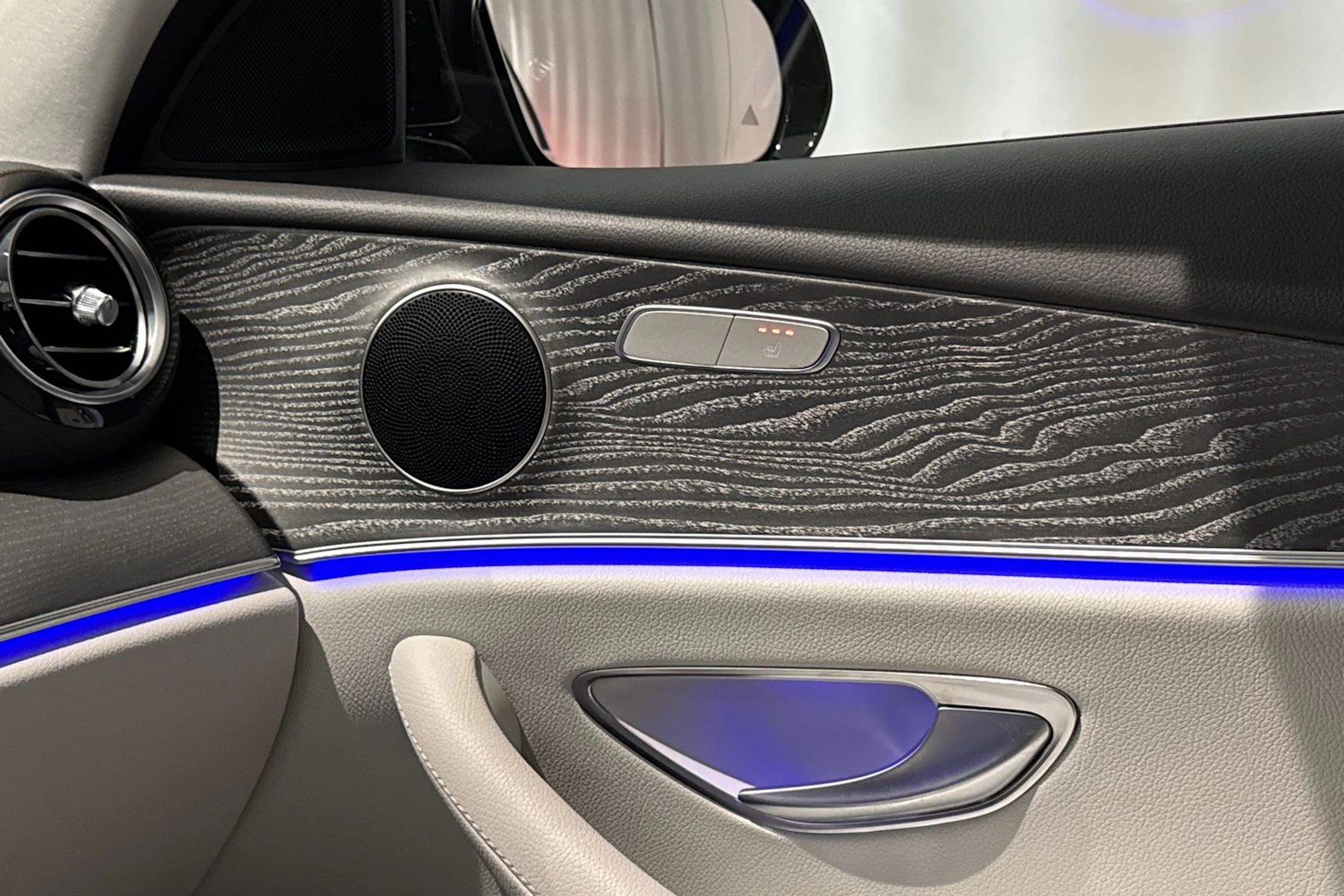 musta Mercedes-Benz E 2021 kuva 29.