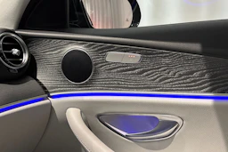 musta Mercedes-Benz E 2021 kuva 29.