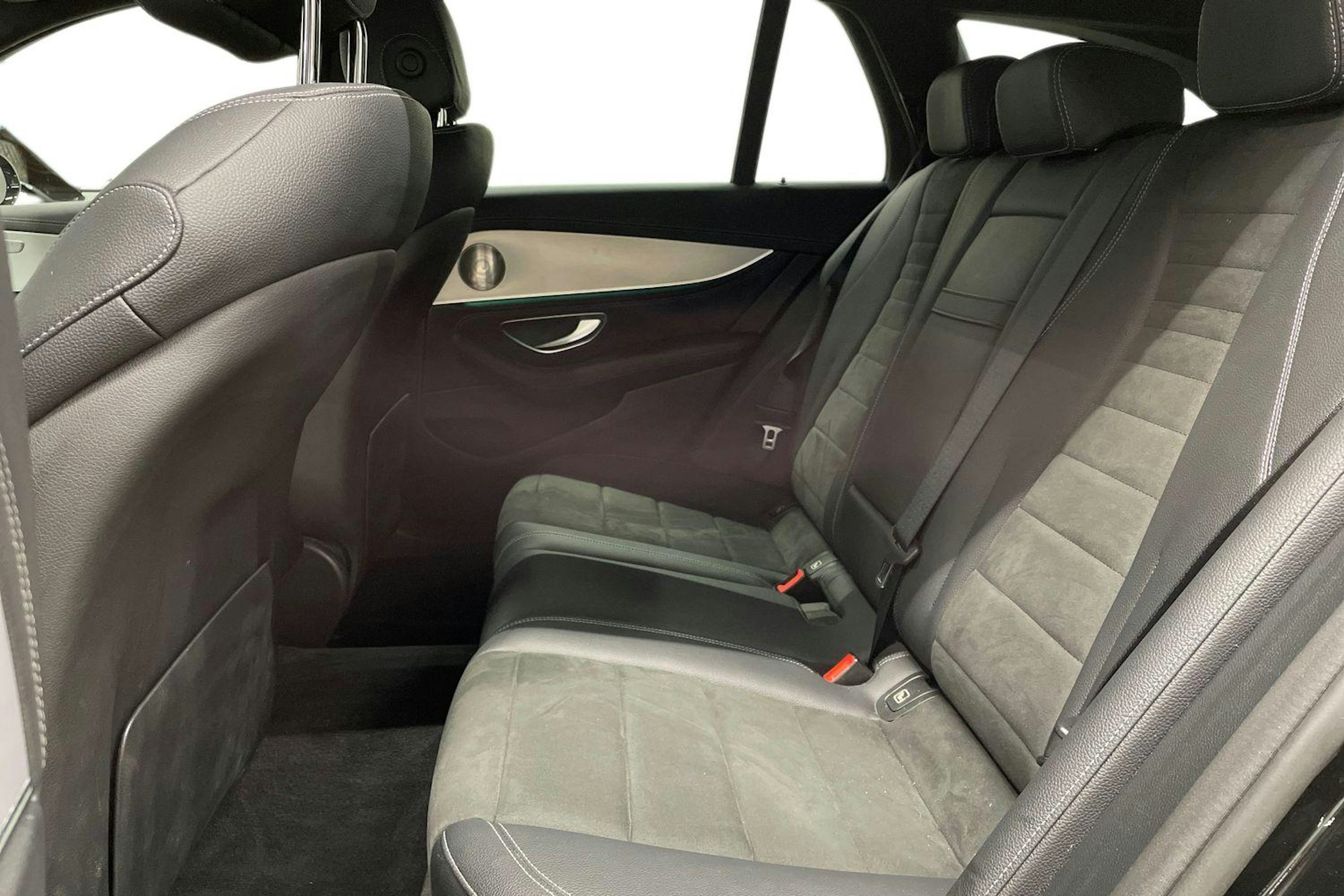 musta Mercedes-Benz E 2021 kuva 10.