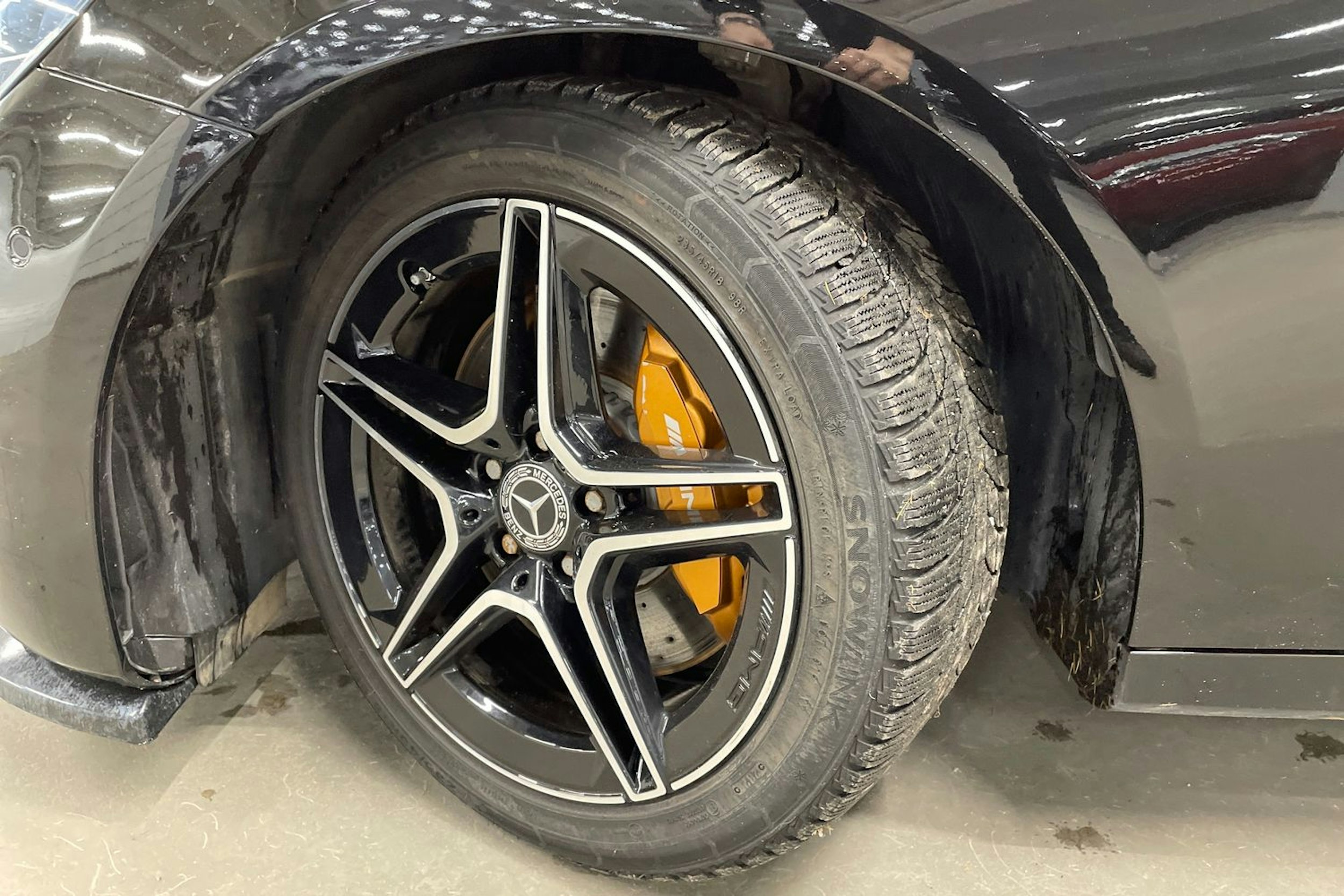 musta Mercedes-Benz E 2021 kuva 13.