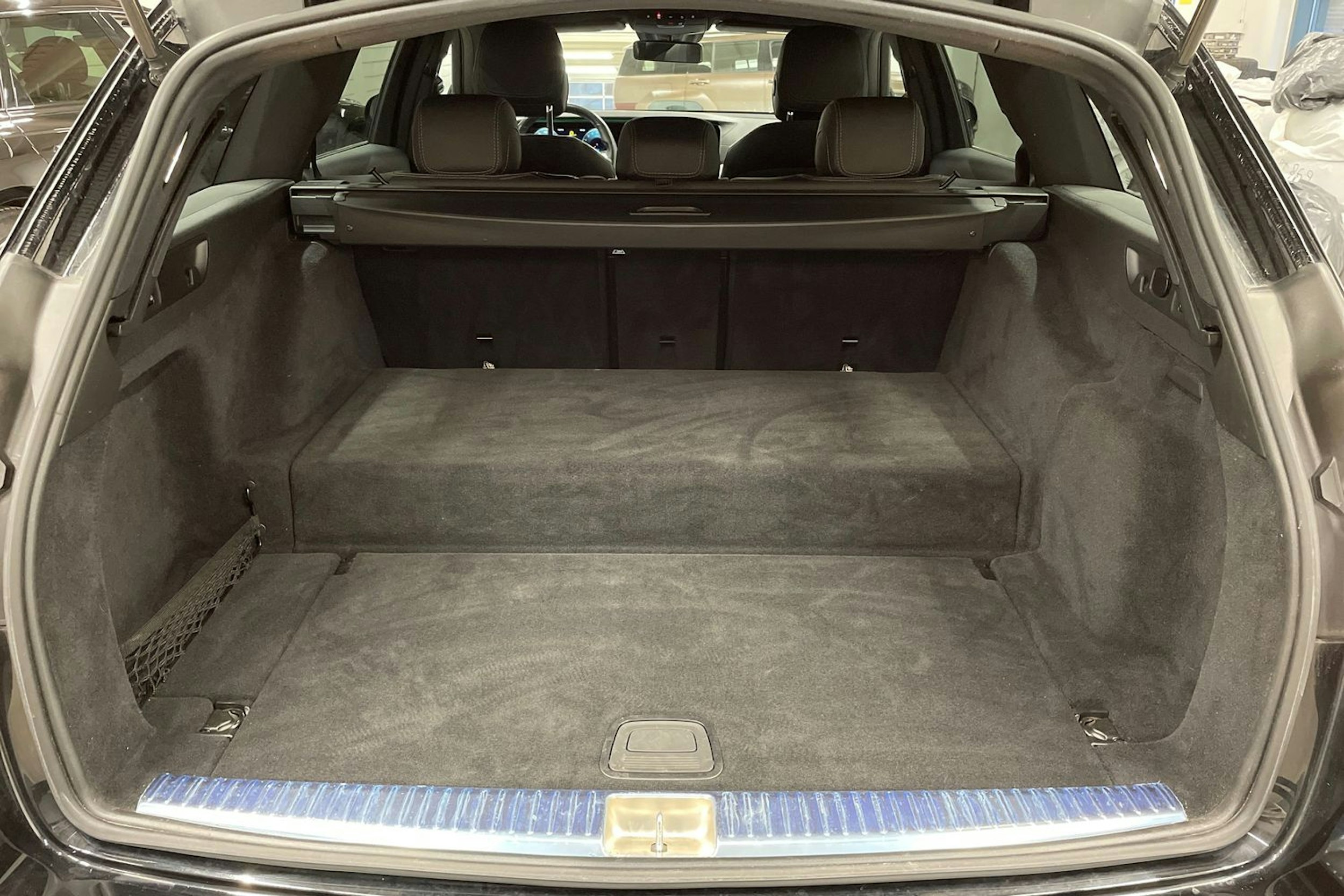 musta Mercedes-Benz E 2021 kuva 14.