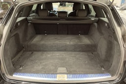 musta Mercedes-Benz E 2021 kuva 14.