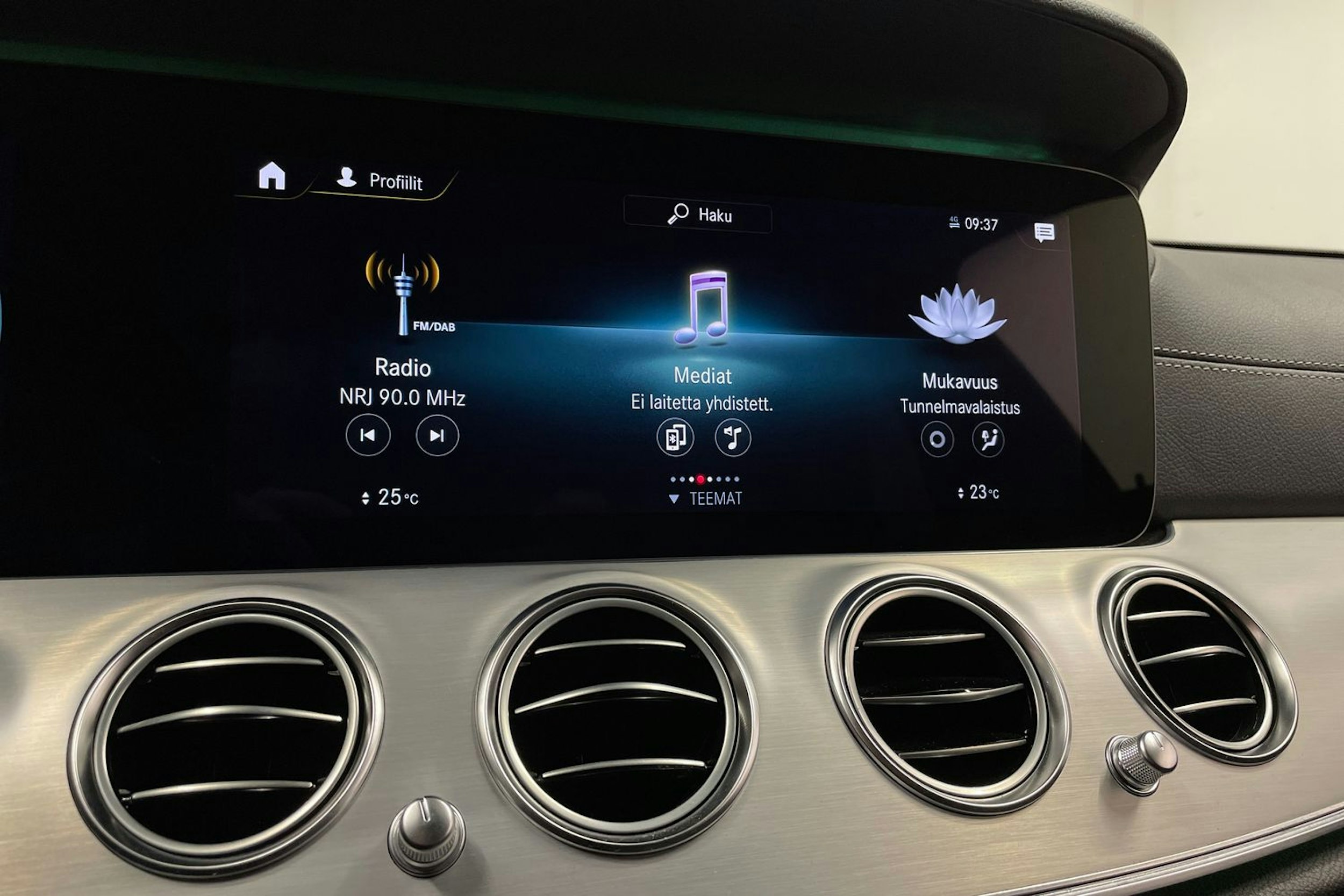 musta Mercedes-Benz E 2021 kuva 17.