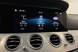 musta Mercedes-Benz E 2021 kuva 17.