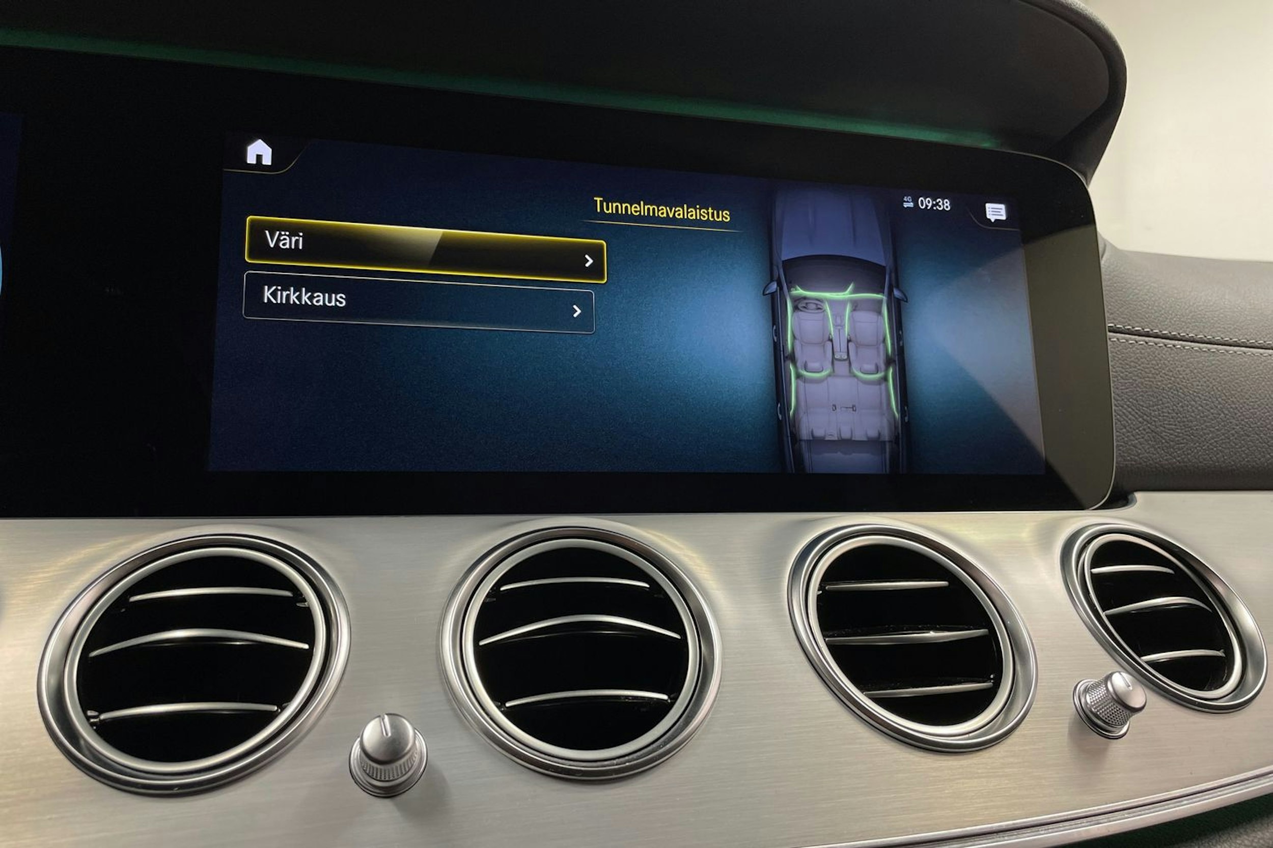 musta Mercedes-Benz E 2021 kuva 21.