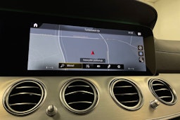 musta Mercedes-Benz E 2021 kuva 22.