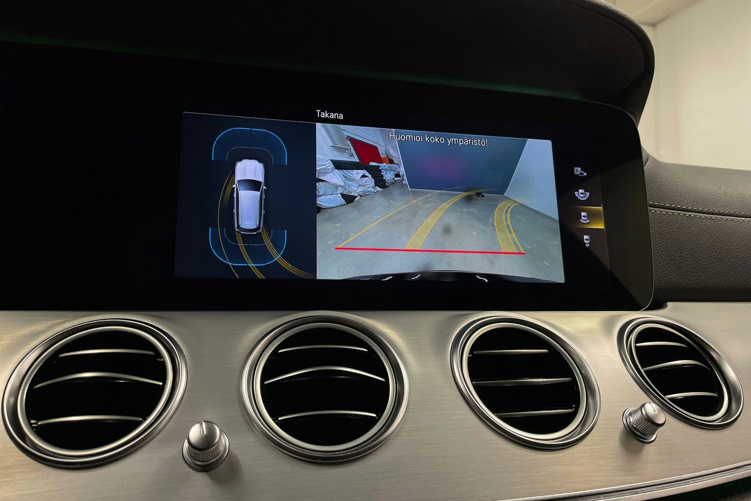 musta Mercedes-Benz E 2021 kuva 23.