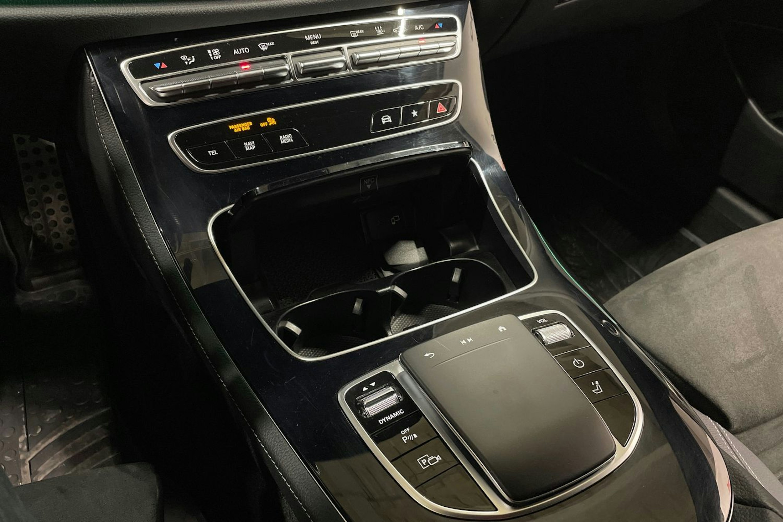 musta Mercedes-Benz E 2021 kuva 24.