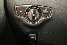 musta Mercedes-Benz E 2021 kuva 25.