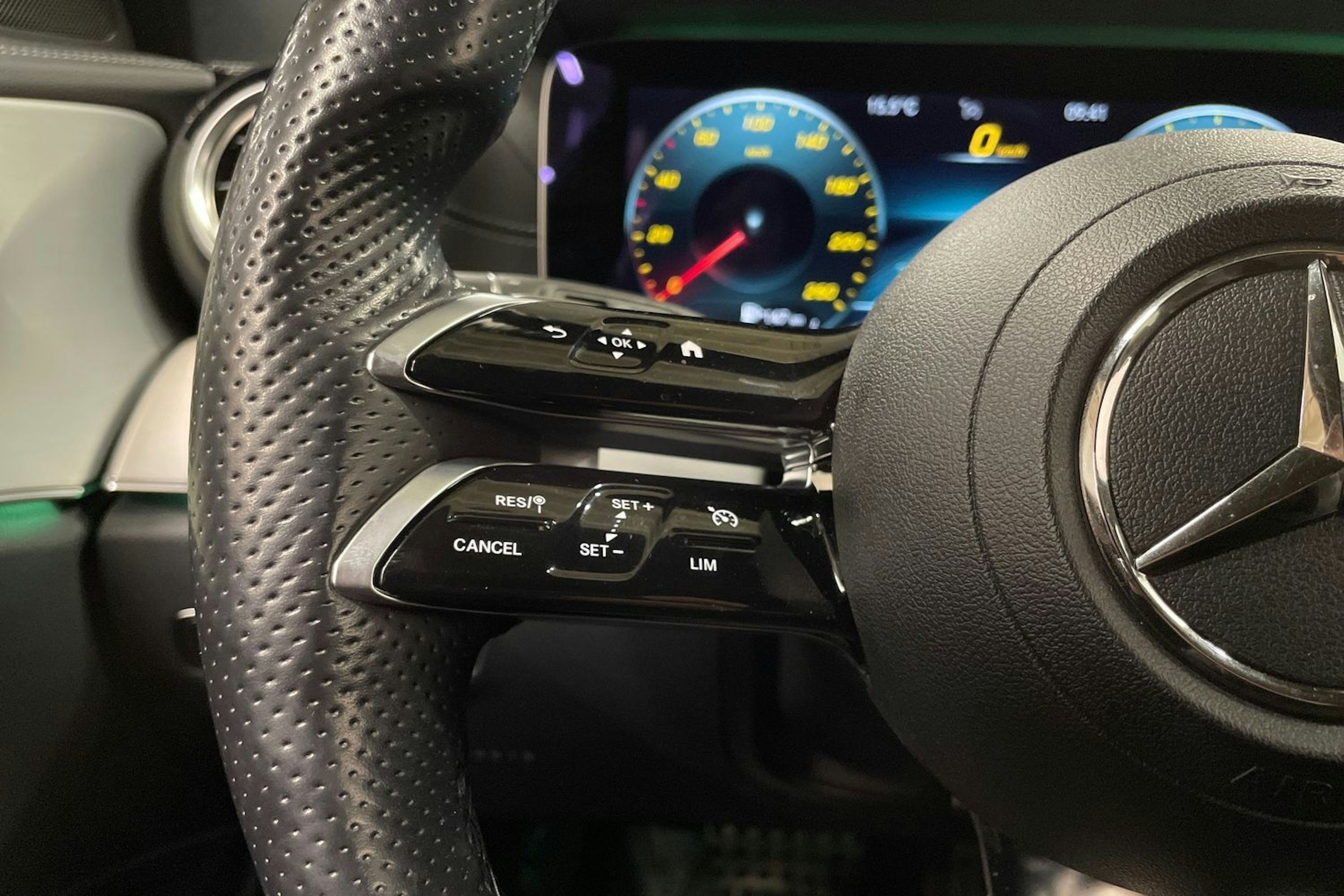 musta Mercedes-Benz E 2021 kuva 26.