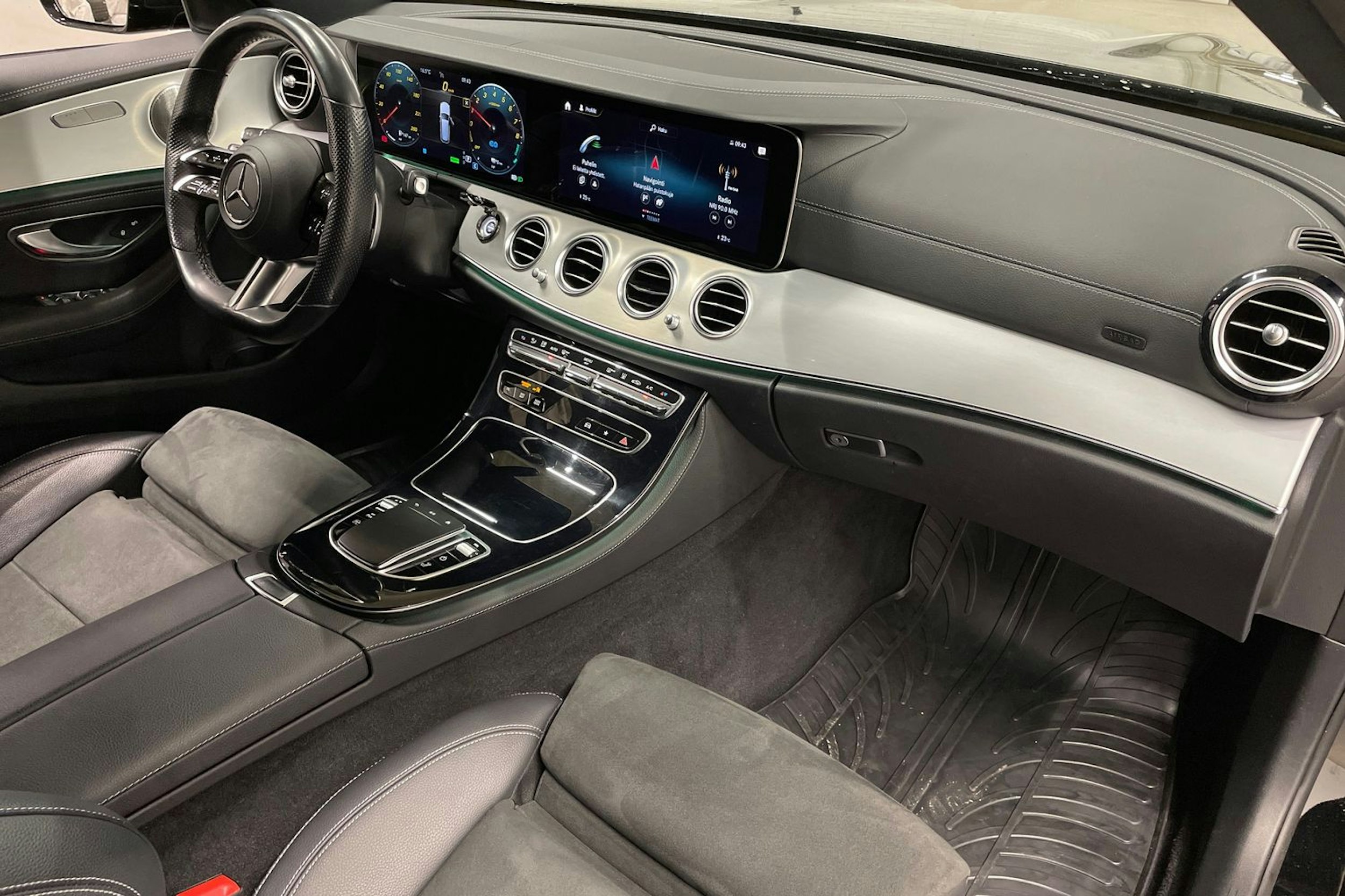 musta Mercedes-Benz E 2021 kuva 37.