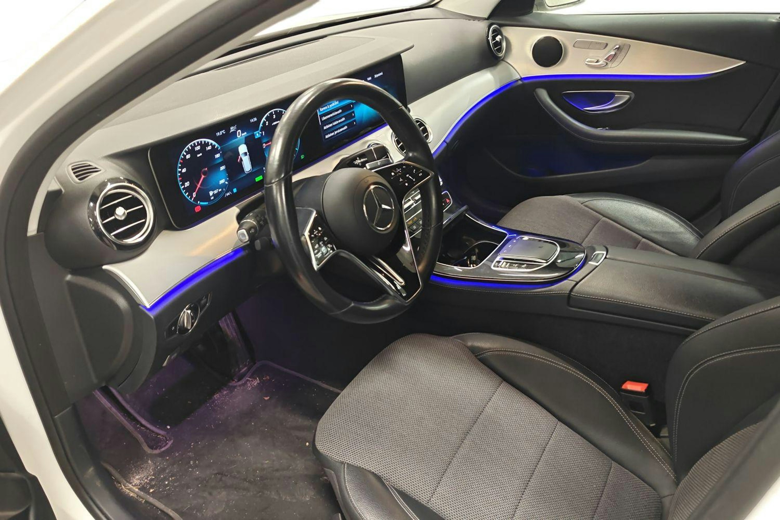 valkoinen Mercedes-Benz E 2021 kuva 3.