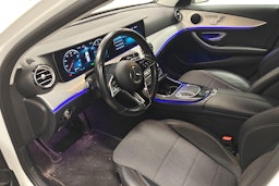 valkoinen Mercedes-Benz E 2021 kuva 3.