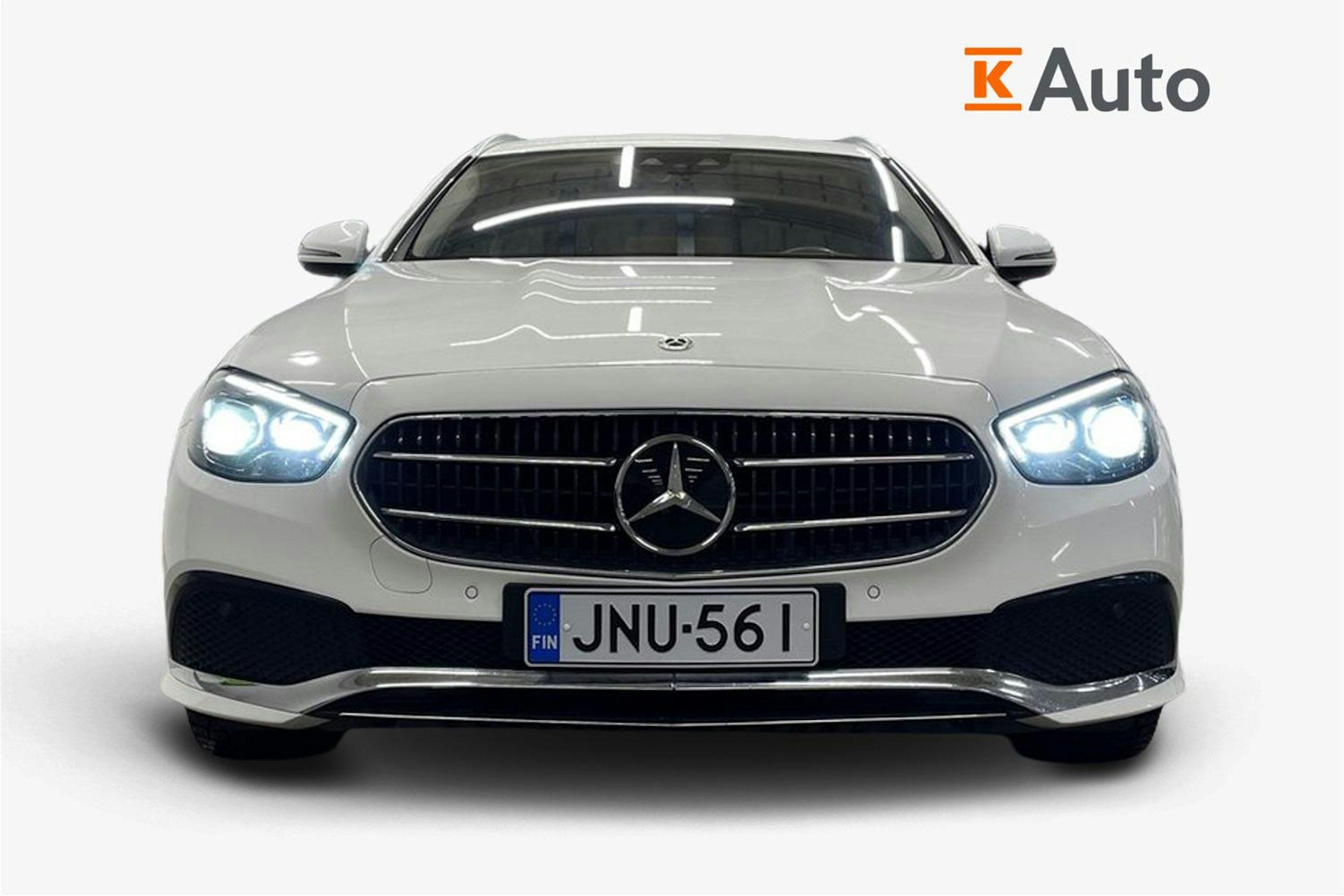 valkoinen Mercedes-Benz E 2021 kuva 5.