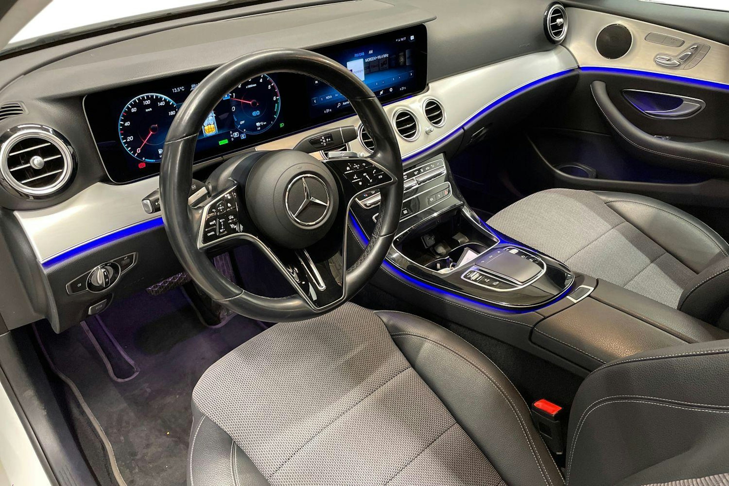 valkoinen Mercedes-Benz E 2021 kuva 7.