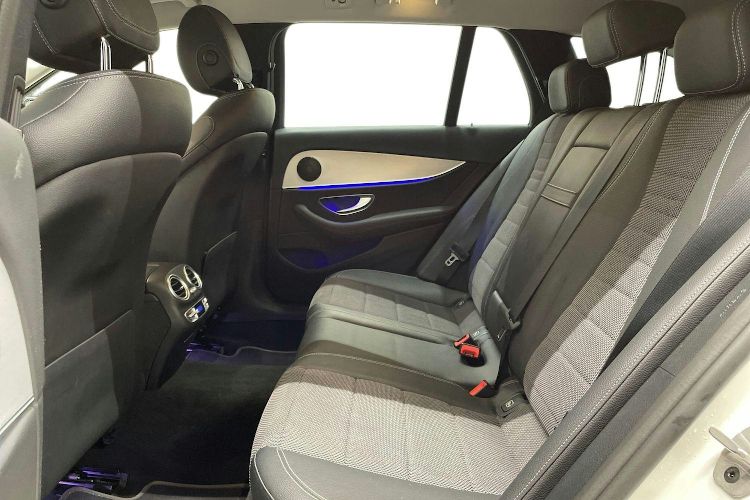 valkoinen Mercedes-Benz E 2021 kuva 10.