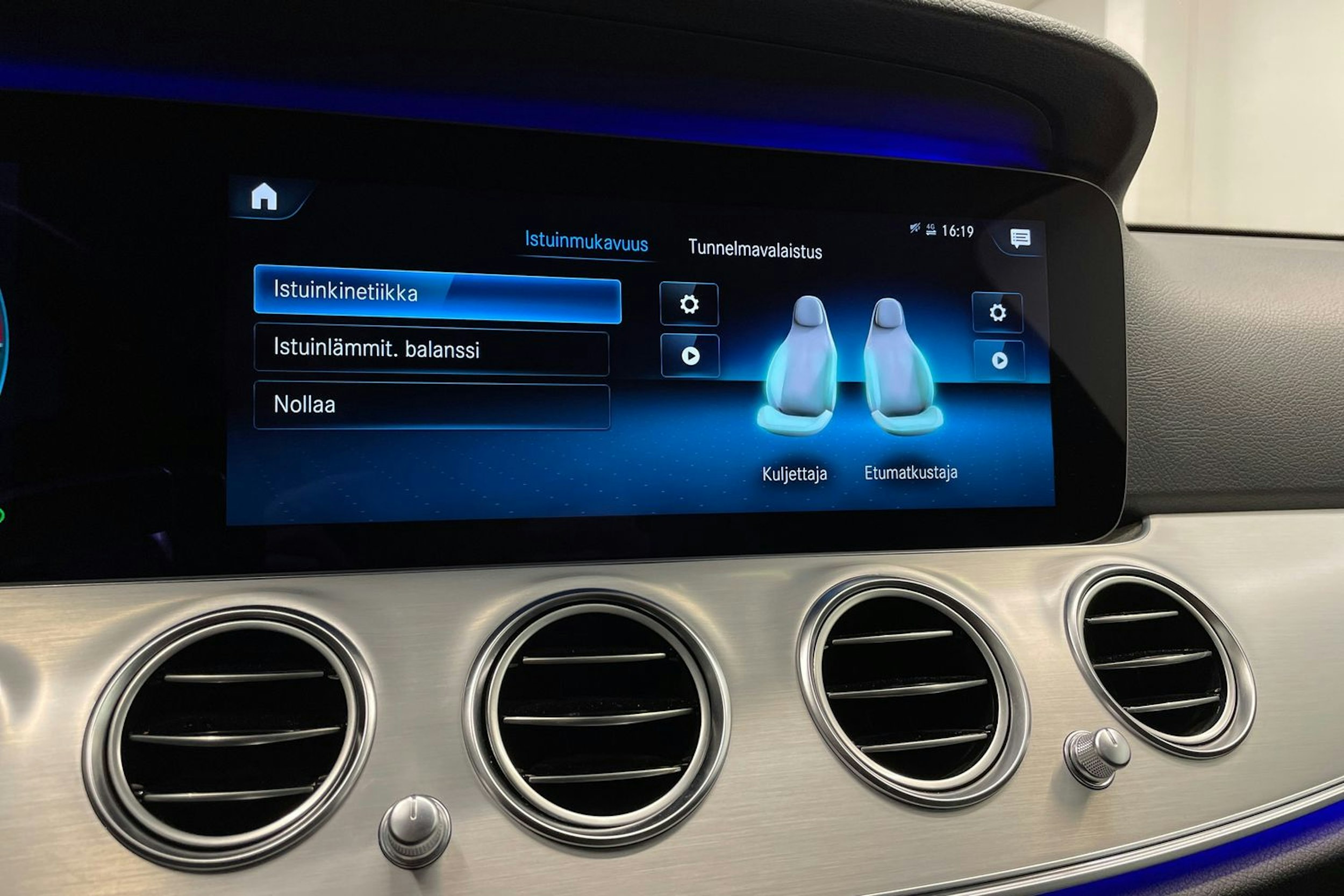 valkoinen Mercedes-Benz E 2021 kuva 21.