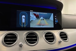 valkoinen Mercedes-Benz E 2021 kuva 23.