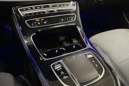 valkoinen Mercedes-Benz E 2021 kuva 24.