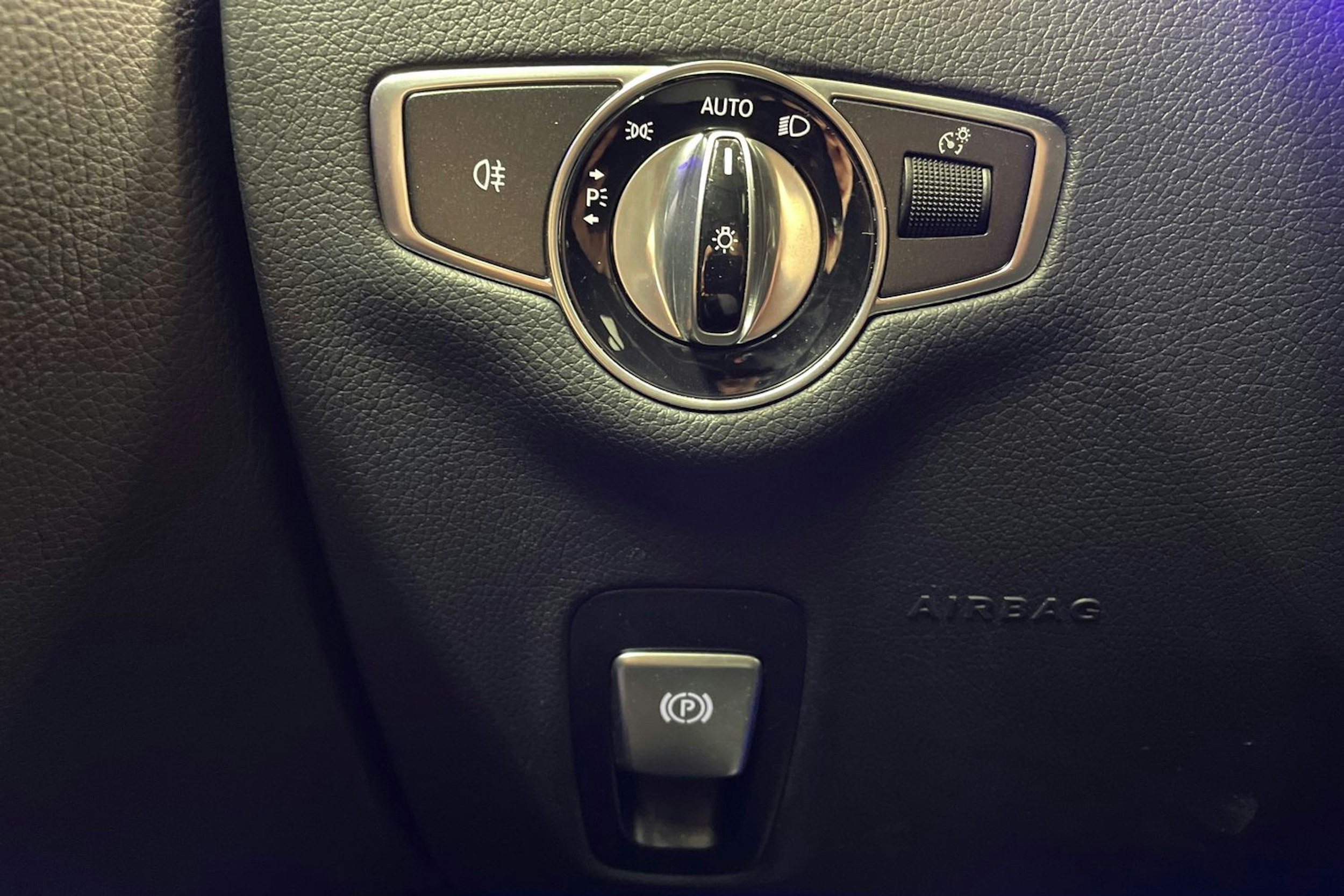 valkoinen Mercedes-Benz E 2021 kuva 25.