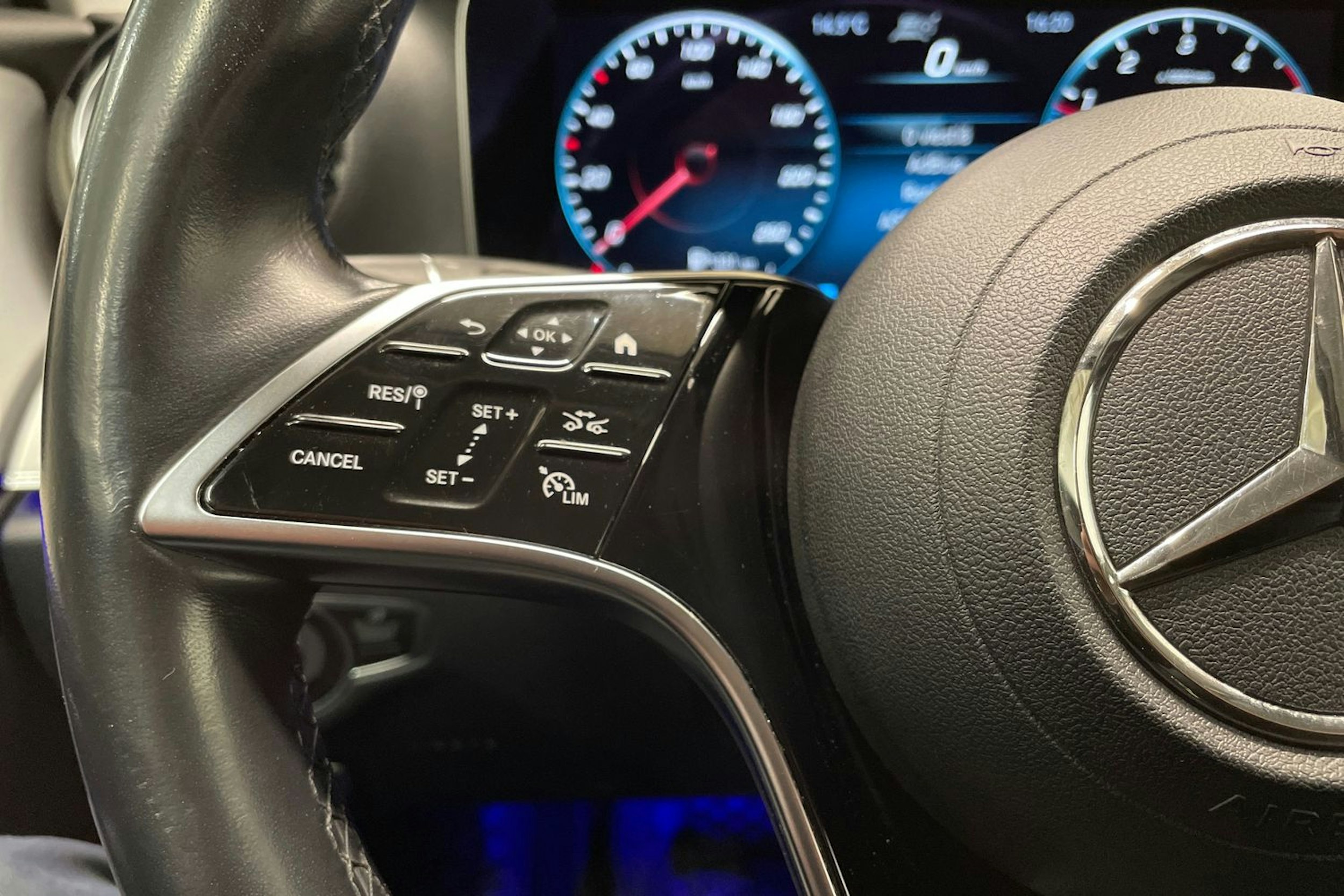 valkoinen Mercedes-Benz E 2021 kuva 26.