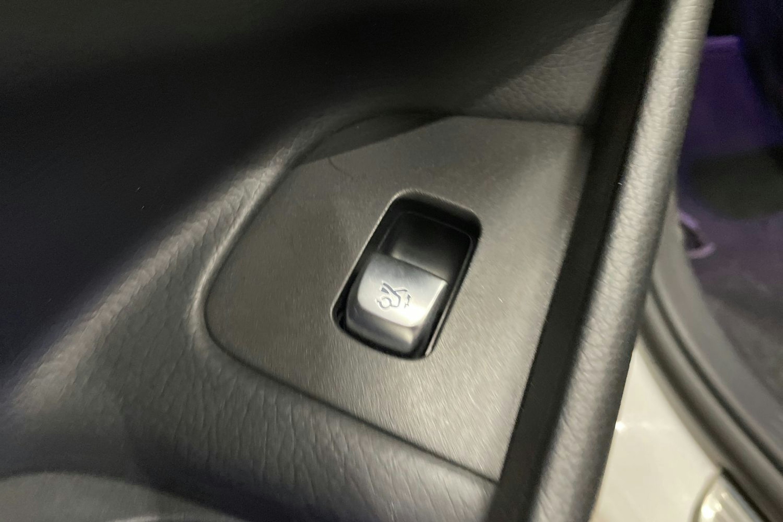 valkoinen Mercedes-Benz E 2021 kuva 28.