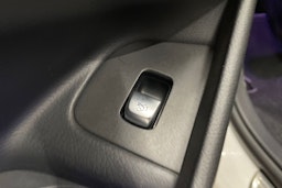 valkoinen Mercedes-Benz E 2021 kuva 28.