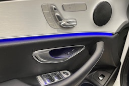 valkoinen Mercedes-Benz E 2021 kuva 29.