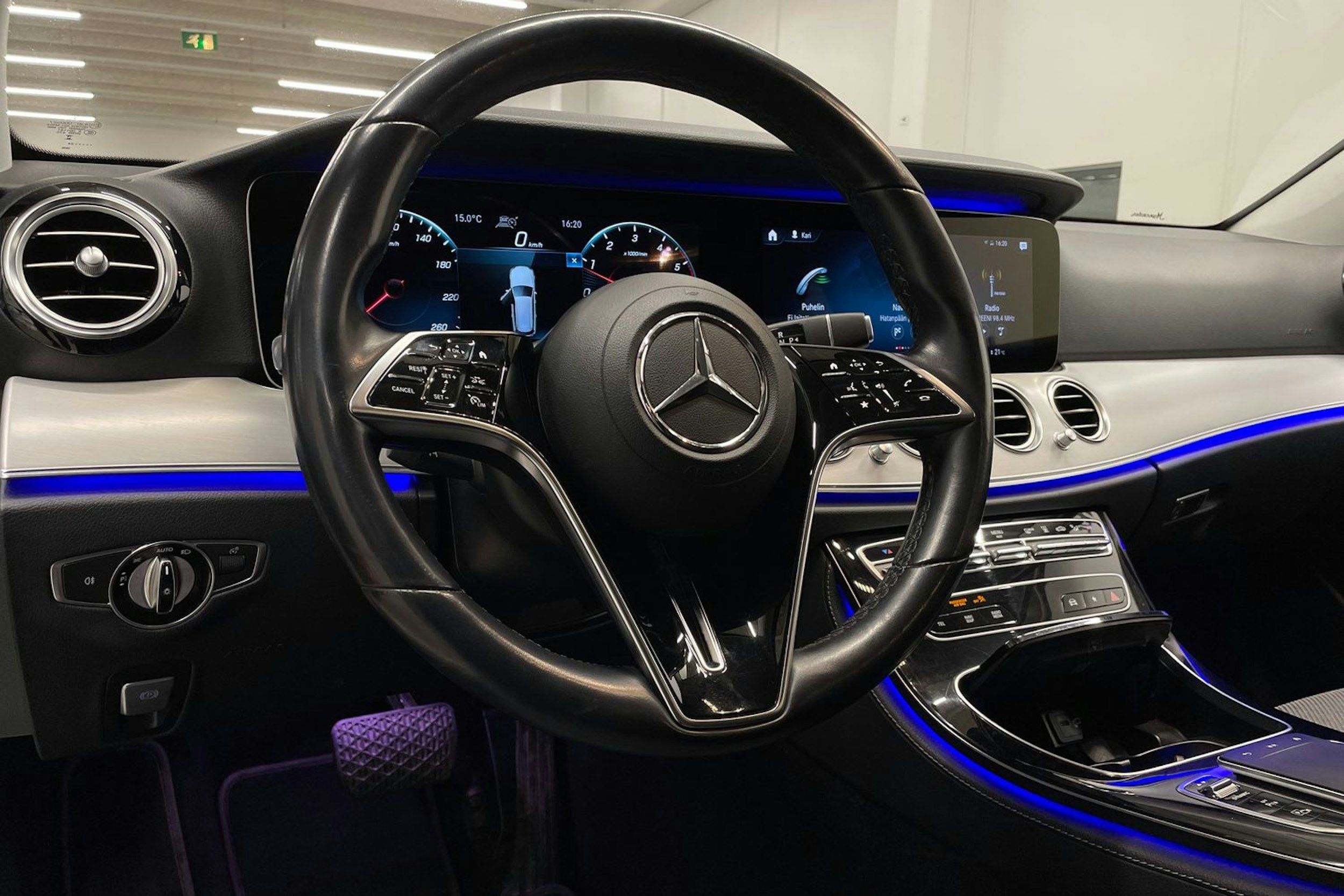 valkoinen Mercedes-Benz E 2021 kuva 30.