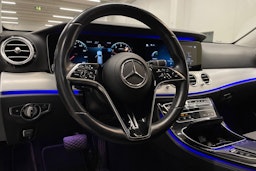 valkoinen Mercedes-Benz E 2021 kuva 30.