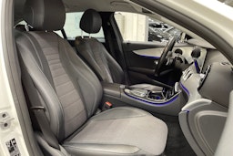 valkoinen Mercedes-Benz E 2021 kuva 31.