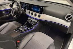 valkoinen Mercedes-Benz E 2021 kuva 32.